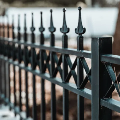 view of an aluminum fence