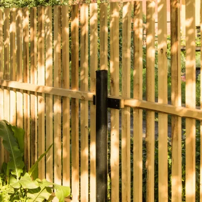 new-picket-fence-and-black-metal-poles-built-in-t-2024-12-07-13-57-52-utc